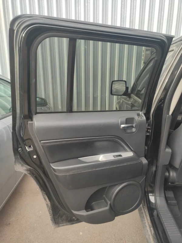 dveri-jeep-compass-2011-2016-zadnia-liva-5074959aa-68079385ac Двері Jeep Compass 2011-2016 задні ліві 5074959AA 68079385AC