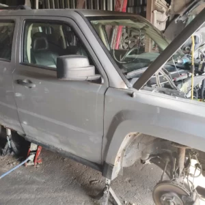 Крило Jeep Patriot 2007-2017 чорне оригінал