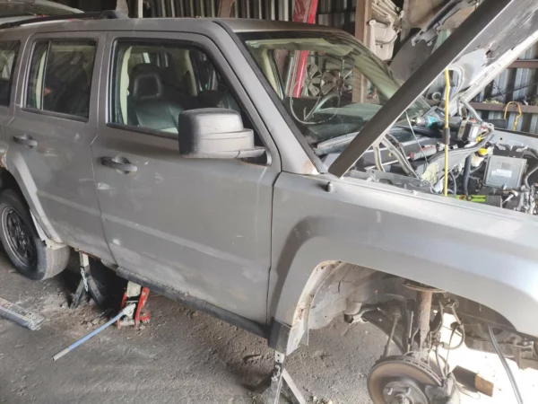 krylo-jeep-patriot-2007-2017-sire-oryhinal Крило Jeep Patriot 2007-2017 сіре оригінал