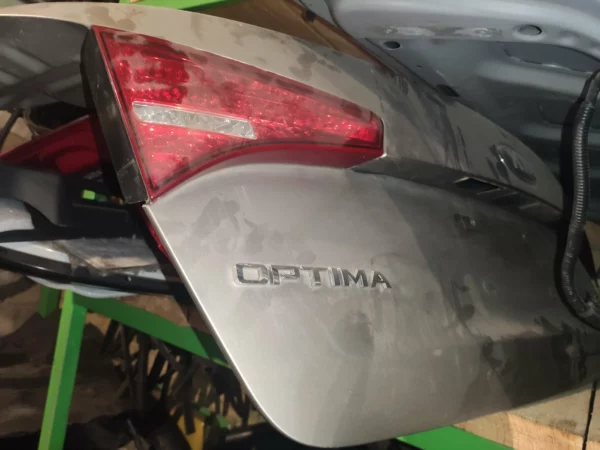 kryshka-bahazhnyka-kia-optima-2011-2013-roky-692002t010-692002t520 Кришка багажника Kia Optima 2011-2013 роки 692002T010 692002T520