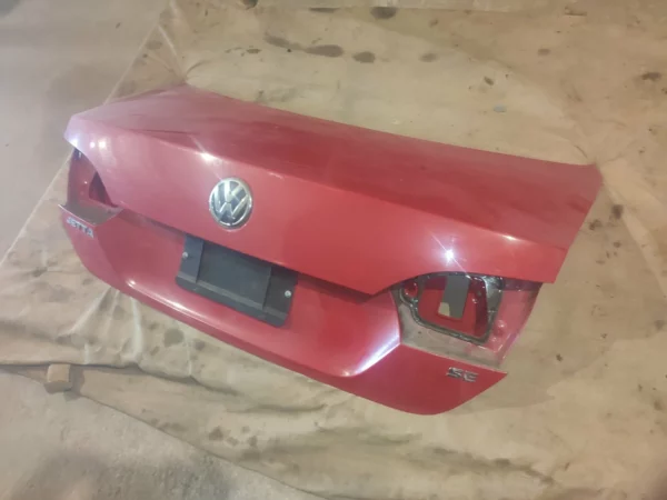 kryshka-bahazhnyka-volkswagen-jetta-6-ameryka-2010-2018-roky-5c6827025a-p79vg001 Кришка багажника Volkswagen Jetta 6 Америка 2010-2018 роки 5C6827025A P79VG001