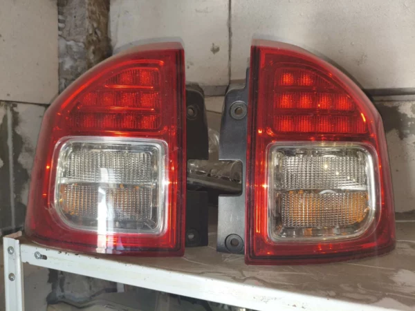 likhtar-zadnii-jeep-compass-2011-2016-livyi-temnyi-5303879ab-5182545ad Ліхтар задній Jeep Compass 2011-2016 лівий темний 5303879AB 5182545AD