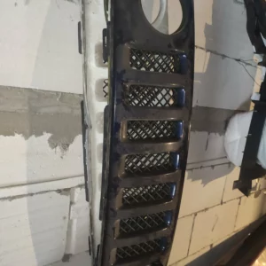 Решітка радіатора Jeep Patriot 2007-2017 68091527AA 