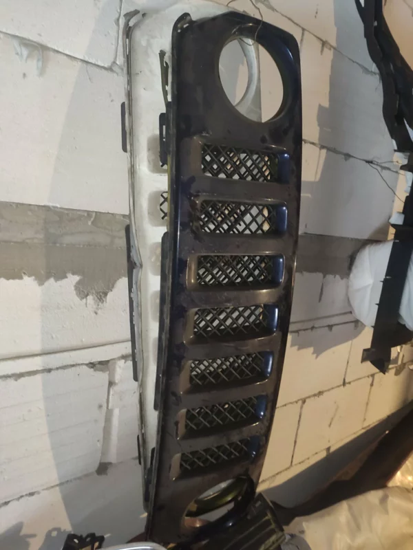 reshitka-radiatora-jeep-patriot-2007-2017-68091527aa Решітка радіатора Jeep Patriot 2007-2017 68091527AA