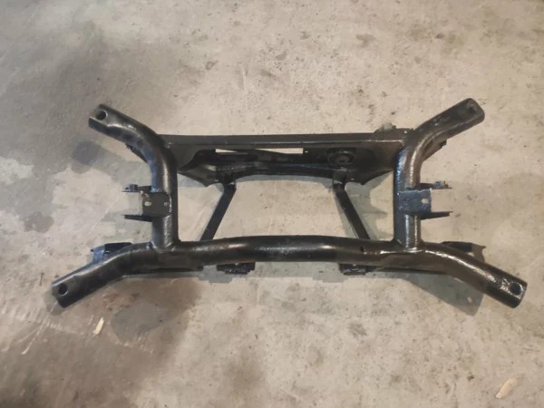zadnii-pidramnyk-jeep-compass-2011-2016-perednii-pryvid-68211933ab-68211933aa Задній підрамник Jeep Compass 2011-2016 передній привід 68211933AB 68211933AA