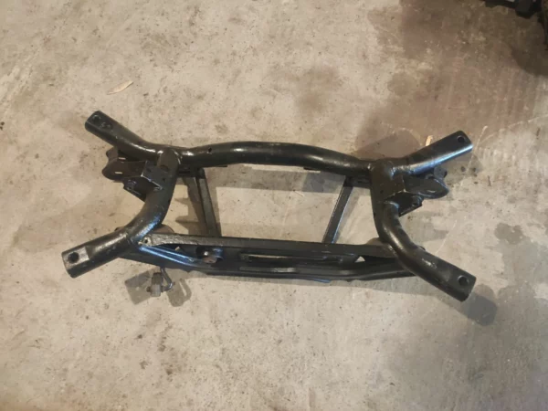zadnii-pidramnyk-jeep-compass-2011-2016-povnyi-pryvid-68211933ab-68211933aa Задній підрамник Jeep Compass 2011-2016 повний привід 68211933AB 68211933AA