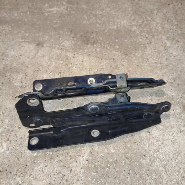 Петля завіс капоту Dodge Magnum 2004-2009 5065264AB 5065265AB