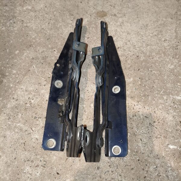 Петля завіс капоту Dodge Magnum 2004-2009 5065264AB 5065265AB