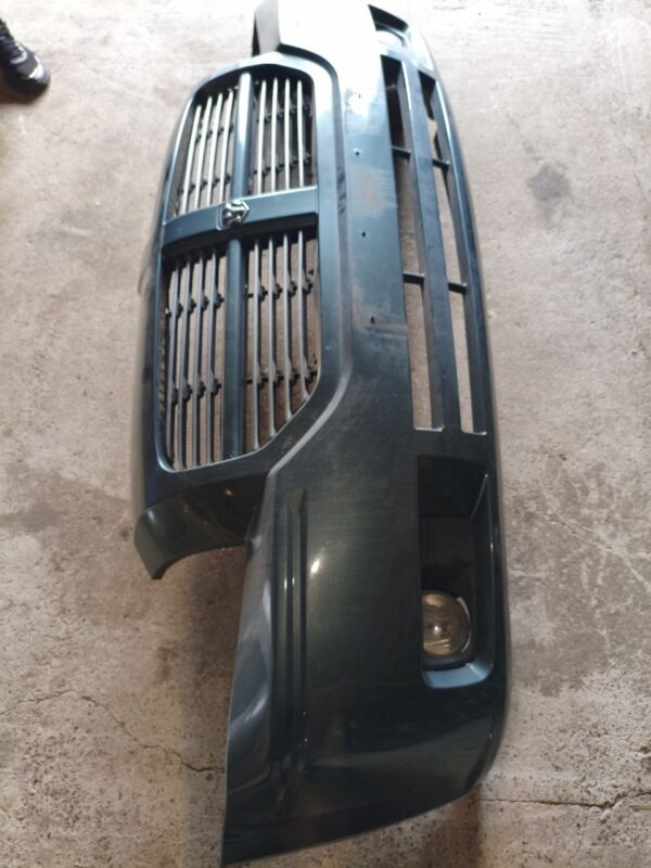 Передній бампер Dodge Magnum 2004-2009 в зборі 4805768AB