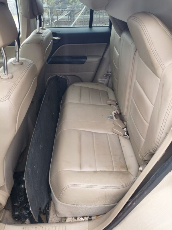 Бежевий шкіряний салон Jeep Compass Patriot 2007-2016 (комплект сидінь з дверними картами)