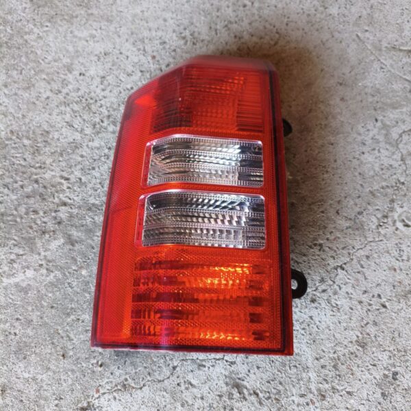 Задній ліхтар лівий Jeep Patriot Compass 2007–2016