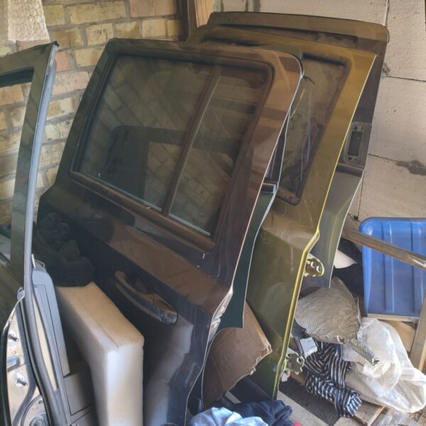 Двері задні праві Jeep Patriot Compass 2007–2016